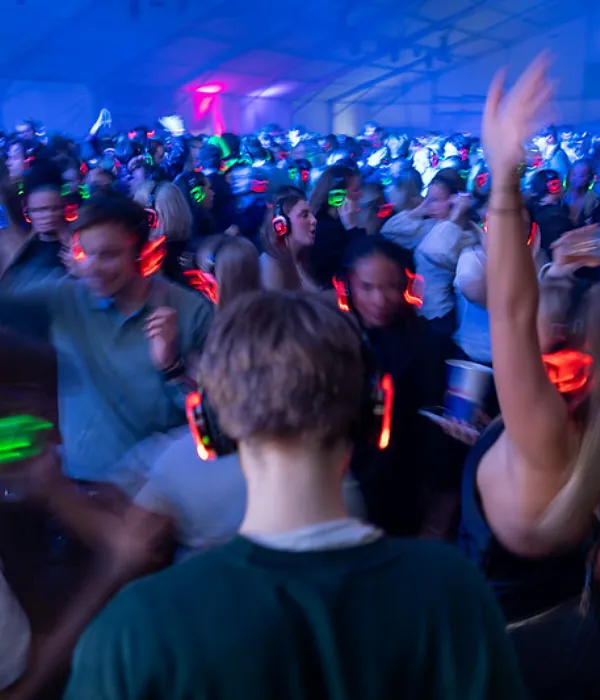 Verdens Største Silent Disco by UKEN i Bergen